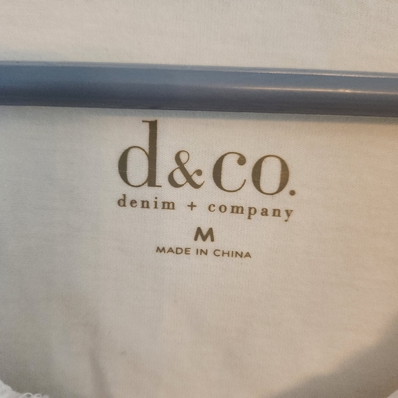 EUC Denim and Co White Long Sleeve Tie front Shirt.  Size M.   Very comfortable. - Picture 2 of 4